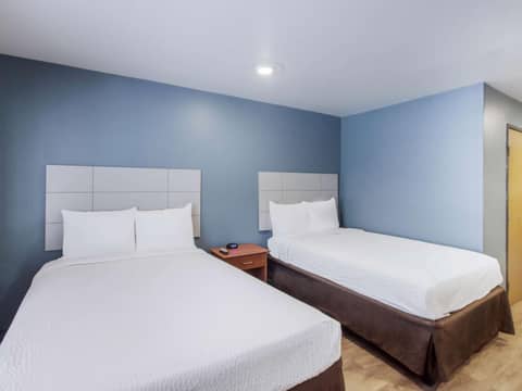 Extended Stay America Select Suites - Cleveland - Airport — hotel room