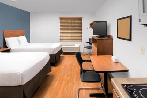 Extended Stay America Select Suites - Cleveland - Airport — hotel room