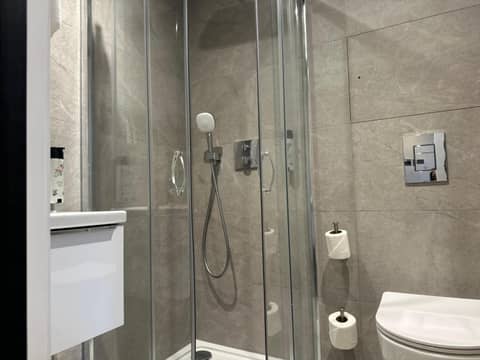 Mabledon Court Hotel — bathroom