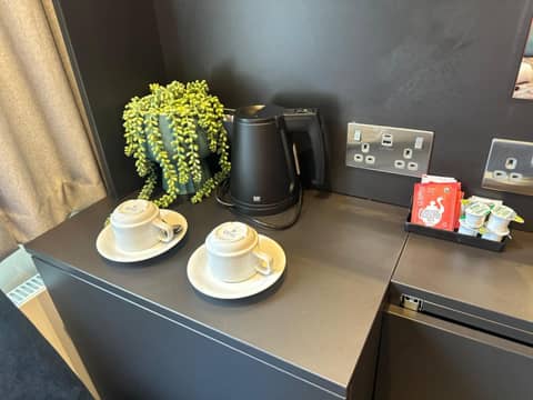 Mabledon Court Hotel — breakfast buffet