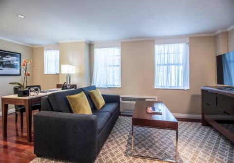 The Warwick Hotel Rittenhouse Square Philadelphia — hotel room