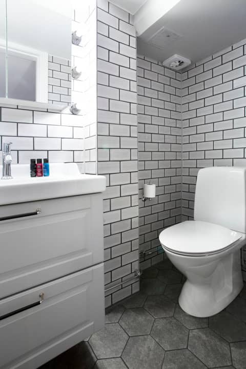 WOW Apartments & Rooms — bathroom