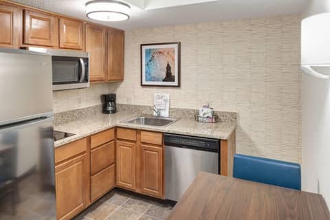 Residence Inn Kansas City Country Club Plaza — kitchen