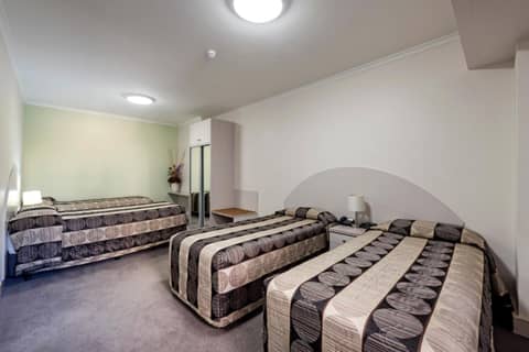 Comfort Inn & Suites Goodearth Perth — hotel room