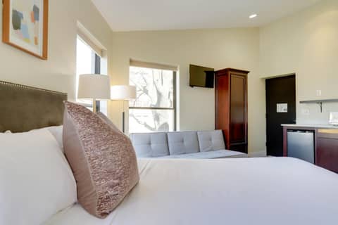 Sojourn at DuPont Place — hotel room
