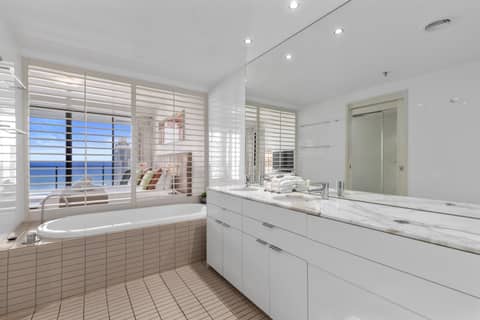 Ultra Broadbeach — bathroom