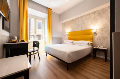Hotel Virgilio — hotel room