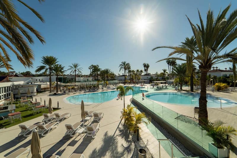 Hotel LIVVO Dunagolf Suites — recepcion & lobby
