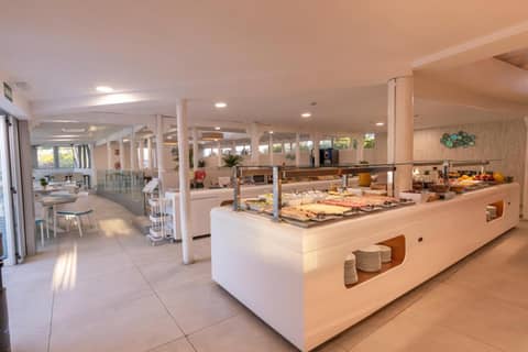 Hotel LIVVO Dunagolf Suites — photo 2