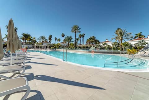Hotel LIVVO Dunagolf Suites — recepcion & lobby