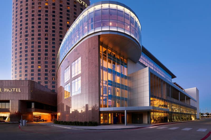 Renaissance Dallas Hotel — building