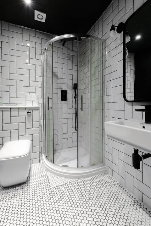 Amsterdam Hotel — bathroom