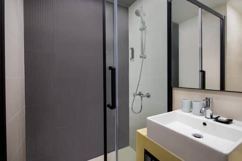 Modena by Fraser Hong Kong — bathroom
