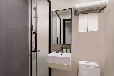Modena by Fraser Hong Kong — bathroom