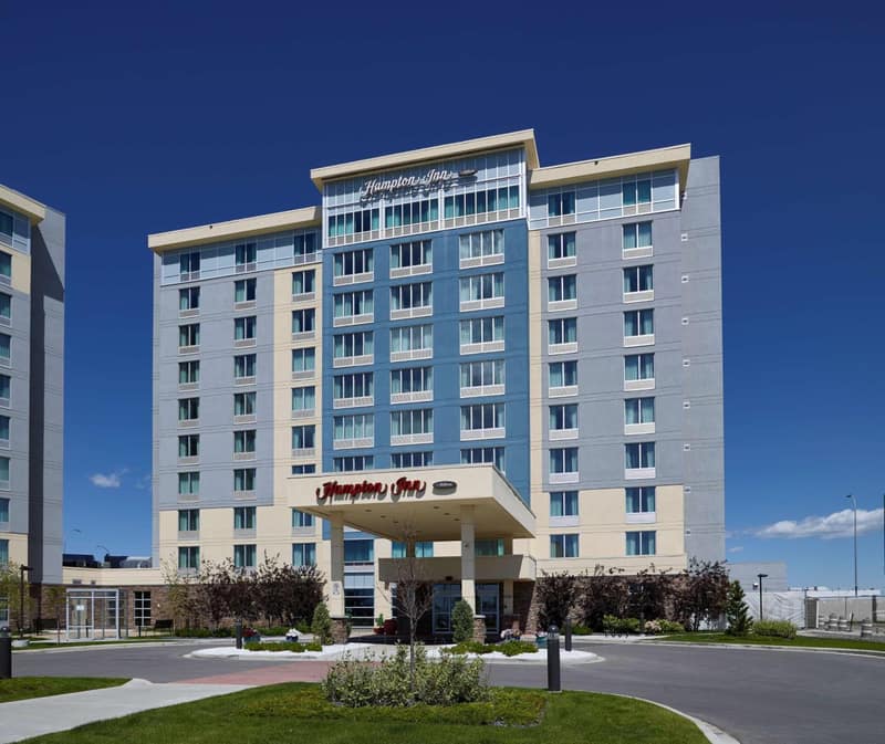 Hampton Inn by Hilton Calgary Airport North — building