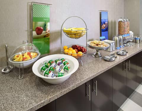Hampton Inn by Hilton Calgary Airport North — photo 7