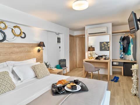 Acropolis City Life BH — hotel room