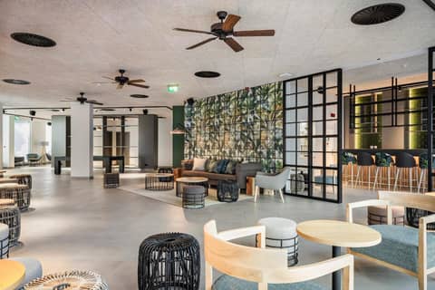 The Patio Suite Hotel — lounge