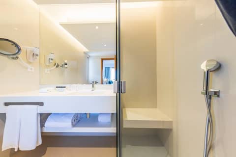The Patio Suite Hotel — bathroom