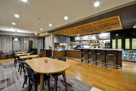 Courtyard by Marriott Jacksonville Airport/ Northeast — dining