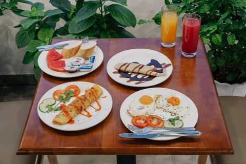 Shogun Hotel — dining