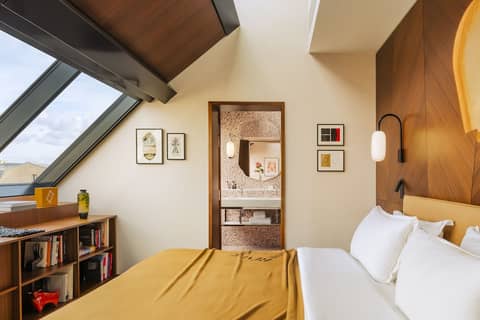 Hôtel Madame Rêve — hotel room