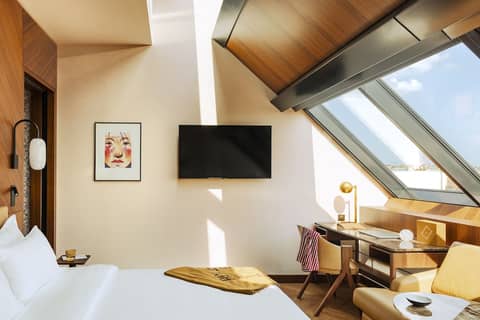 Hôtel Madame Rêve — hotel room