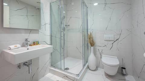 Royal Palm Hotel — bathroom