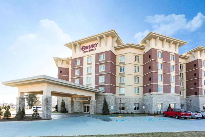 Drury Inn & Suites Louisville North — building