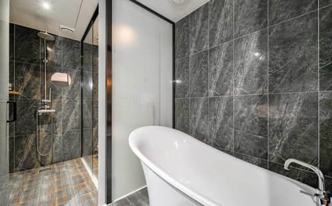 Gary Cooper Hotel — bathroom