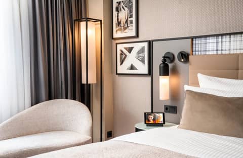 Leonardo Royal Hotel Frankfurt — hotel room