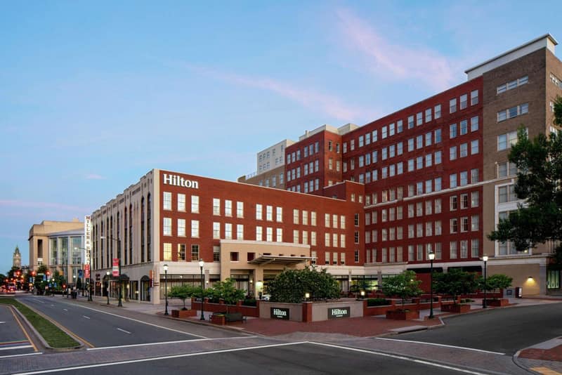 Hilton Richmond Downtown — building