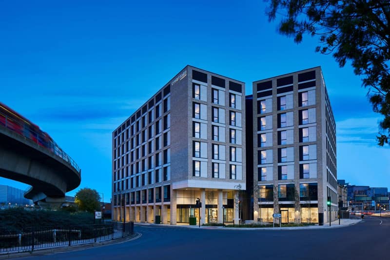 Courtyard by Marriott London City Airport — building
