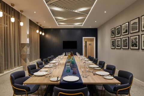 Courtyard by Marriott London City Airport — meeting room