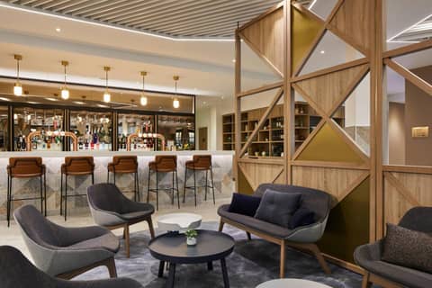 Courtyard by Marriott London City Airport — hotel reception
