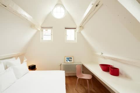 Hotel des Galeries — hotel room