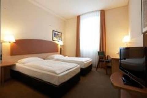IntercityHotel Berlin Ostbahnhof — photo 8