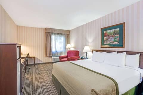Baymont by Wyndham Louisville Airport South — photo 5