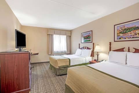 Baymont by Wyndham Louisville Airport South — photo 7