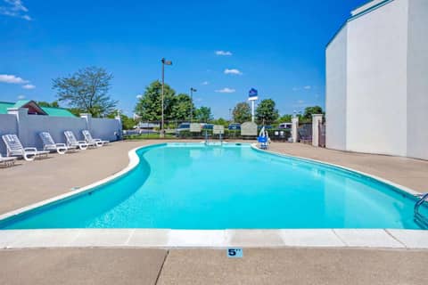 Baymont by Wyndham Louisville Airport South — photo 8