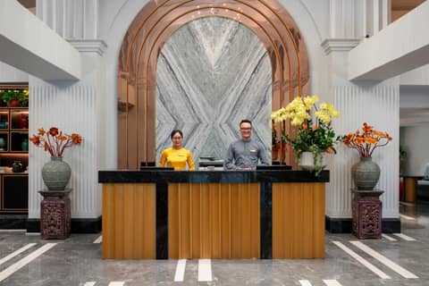 MAY DE VILLE Lakeside Hotel — photo 2