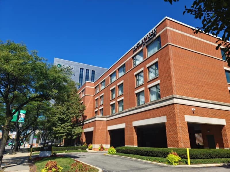 Courtyard by Marriott Chicago at Medical District-UIC — building