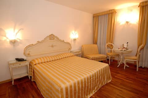 Casa Sul Molo — hotel room