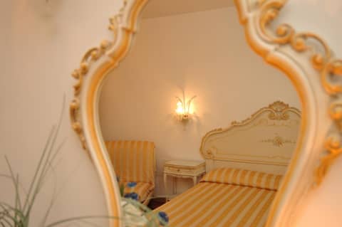 Casa Sul Molo — hotel room