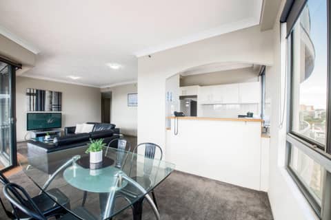 Bridgewater Apartments — hotel room