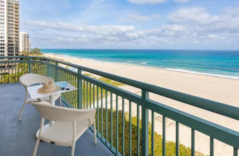 The Singer Oceanfront Resort, Curio Collection by Hilton — photo 2