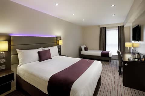 Premier Inn London Romford Town Centre — hotel room