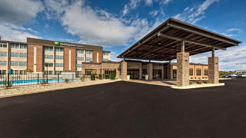 Holiday Inn Express Louisville Airport Expo Center by IHG — building