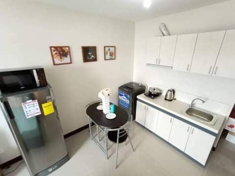 Lovely Studio Type Condo - fully furnished — photo 3