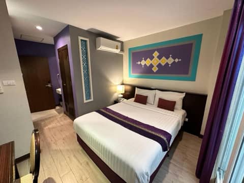 Sawasdee Hotel @ Sukhumvit Soi 8 — hotel room